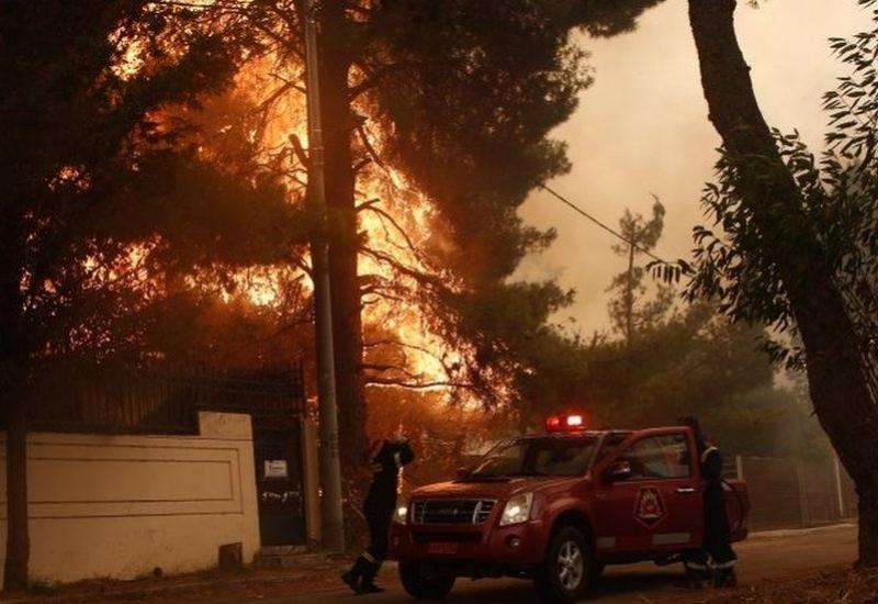 Bjesne požari i u Grčkoj, evakuirani stanovnici sela na Peloponezu